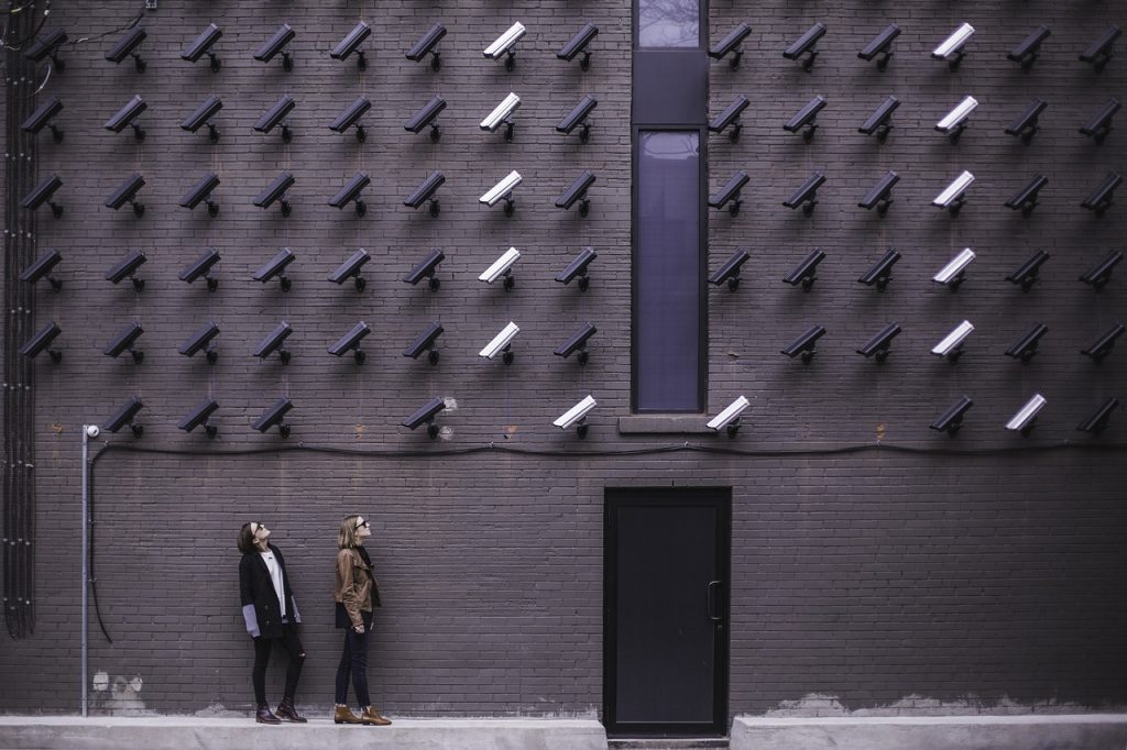 building-cctv-door-female-ladies